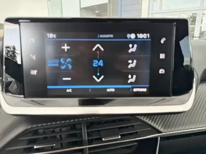 Photo 23 Peugeot 2008  PureTech 100 S&S BVM6