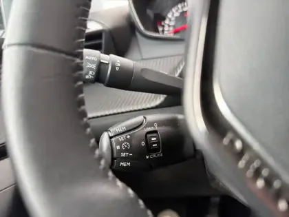 Photo 17 Peugeot 2008  PureTech 100 S&S BVM6
