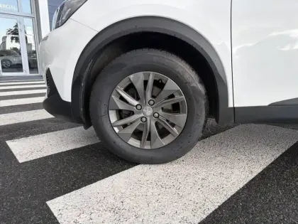 Photo 12 Peugeot 2008  PureTech 100 S&S BVM6