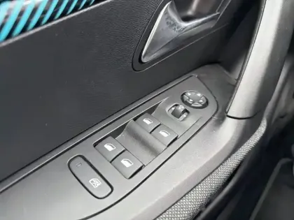 Photo 14 Peugeot 2008  PureTech 100 S&S BVM6
