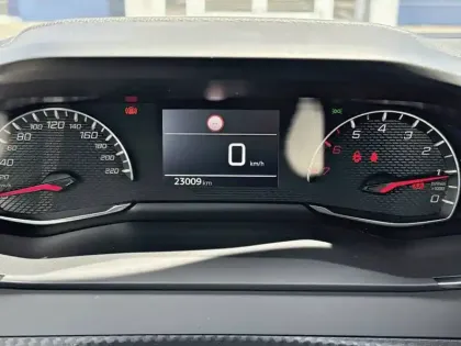 Photo 9 Peugeot 2008  PureTech 100 S&S BVM6