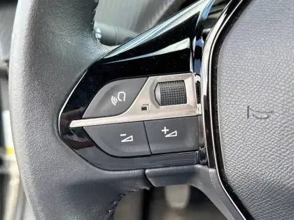 Photo 22 Peugeot 2008  PureTech 100 S&S BVM6
