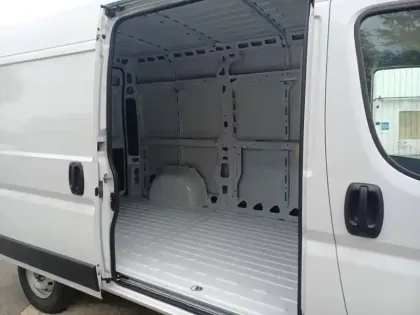 Photo 11 Peugeot Boxer  FGN DIESEL 120 CH L2H2 3.3 T MANUELLE