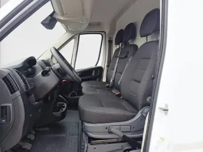 Photo 10 Peugeot Boxer  FGN DIESEL 120 CH L2H2 3.3 T MANUELLE