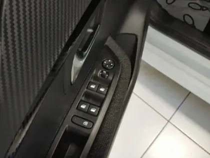 Photo 17 Peugeot 208  Hybrid 110 ch e-DCS6