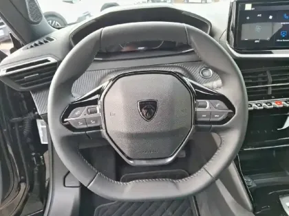 Photo 8 Peugeot 2008  Hybrid 145 ch e-DCS6