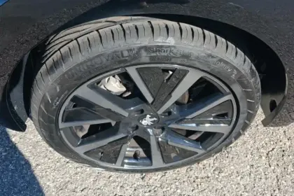 Photo 46 Peugeot 208  PureTech 100 S&S BVM6
