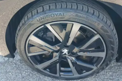 Photo 44 Peugeot 208  PureTech 100 S&S BVM6