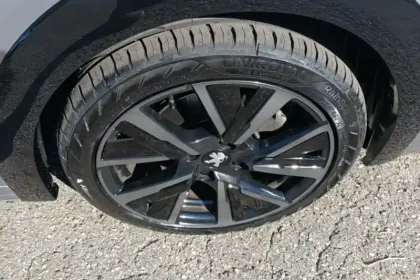 Photo 47 Peugeot 208  PureTech 100 S&S BVM6