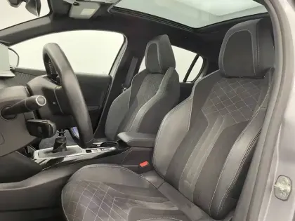 Photo 13 Peugeot 208  PureTech 100 S&S BVM6