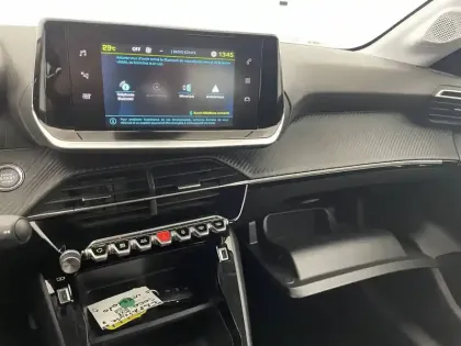 Photo 27 Peugeot 208  Electrique 50 kWh 136ch