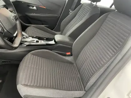 Photo 13 Peugeot 208  Electrique 50 kWh 136ch
