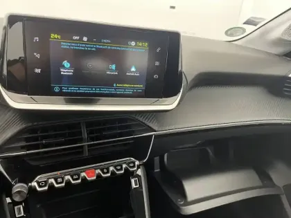Photo 27 Peugeot 208  Electrique 50 kWh 136ch