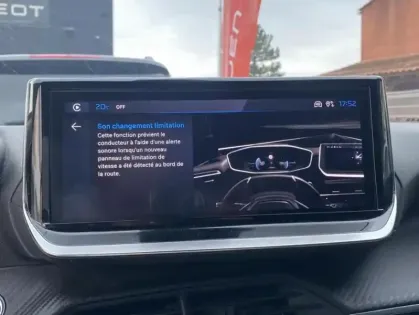 Photo 12 Peugeot 2008 II Hybrid 145 e-DCS6 ALLURE