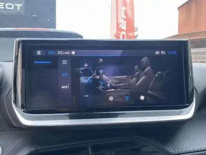 Photo 18 Peugeot 2008 II Hybrid 145 e-DCS6 ALLURE