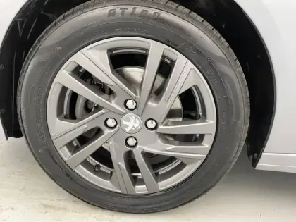 Photo 16 Peugeot 208  PureTech 100 S&S BVM6