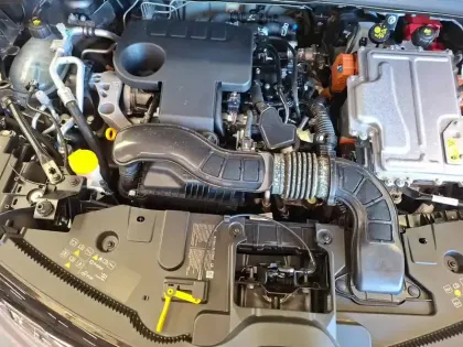 Photo 15 Renault Captur  E-Tech full hybrid 145