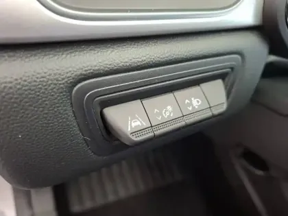 Photo 33 Renault Captur  E-Tech full hybrid 145
