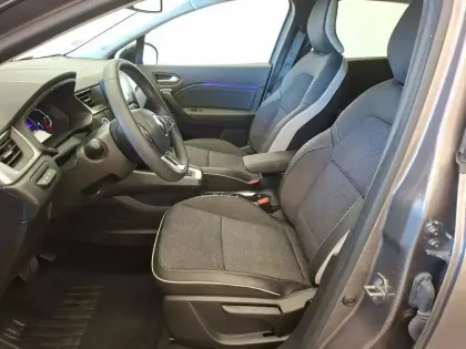 Photo 9 Renault Captur  E-Tech full hybrid 145