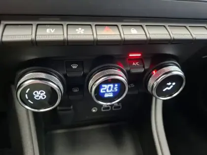 Photo 56 Renault Captur  E-Tech full hybrid 145
