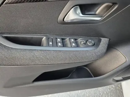 Photo 20 Peugeot 208  Hybrid 110 ch e-DCS6