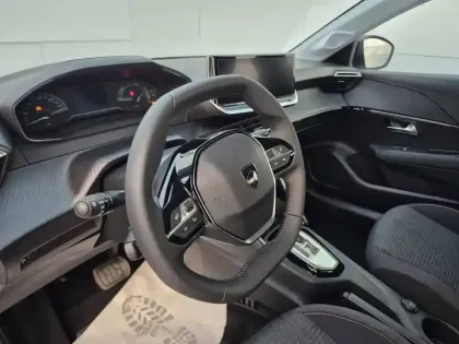 Photo 11 Peugeot 208  Hybrid 110 ch e-DCS6