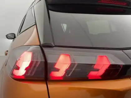 Photo 23 Peugeot 2008  PureTech 130 S&S EAT8