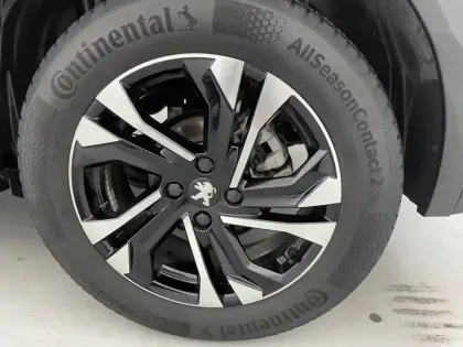 Photo 18 Peugeot 2008  PureTech 130 S&S EAT8