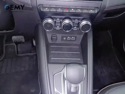 Photo 13 Renault Captur  E-Tech full hybrid 145