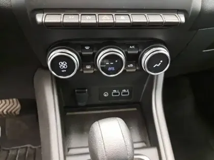 Photo 37 Renault Captur  E-Tech full hybrid 145