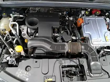 Photo 14 Renault Captur  E-Tech full hybrid 145