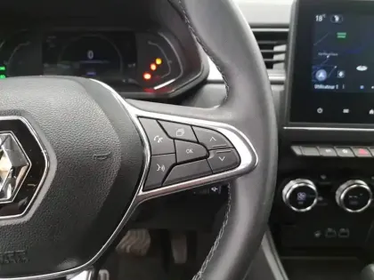 Photo 32 Renault Captur  E-Tech full hybrid 145
