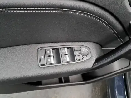 Photo 28 Renault Captur  E-Tech full hybrid 145