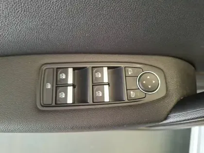Photo 16 Renault Captur  TCe 140 - 21