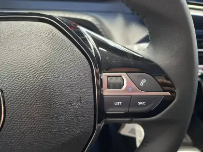 Photo 21 Peugeot 208  Turbo 100 ch BVM6