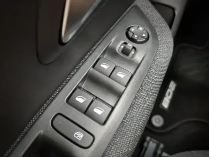 Photo 17 Peugeot 208  Hybrid 110 ch e-DCS6