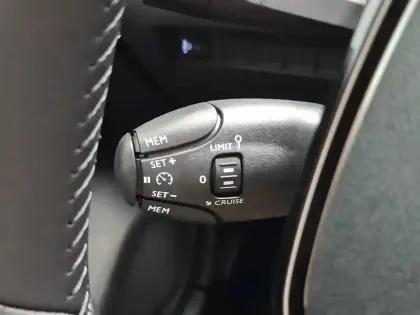 Photo 18 Peugeot 208  Hybrid 110 ch e-DCS6