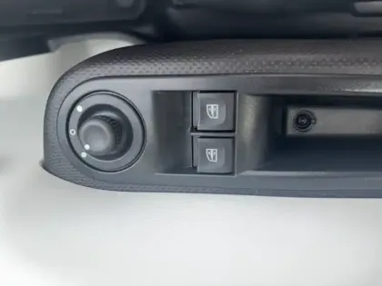 Photo 41 Renault Twingo  III E-Tech