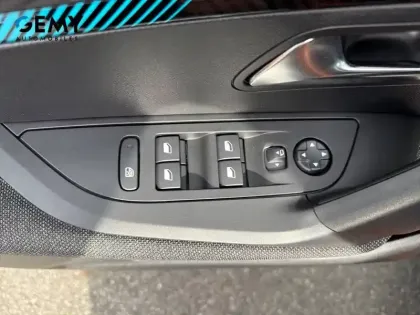 Photo 18 Peugeot 2008  Electrique 136 ch