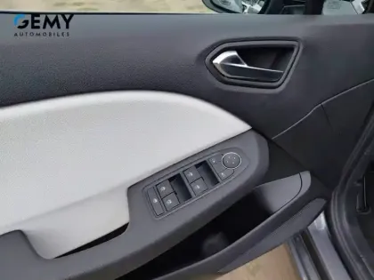Photo 11 Renault Clio  E-Tech full hybrid 145