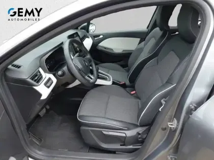 Photo 8 Renault Clio  E-Tech full hybrid 145