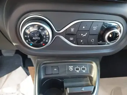 Photo 28 Renault Twingo  III E-Tech