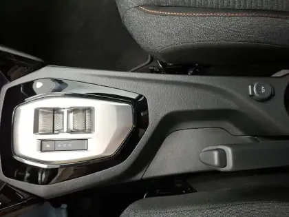Photo 19 Peugeot 208  Hybrid 110 ch e-DCS6