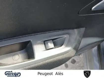 Photo 13 Peugeot 2008  PureTech 100 S&S BVM6