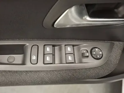 Photo 25 Peugeot 208  Hybrid 110 ch e-DCS6