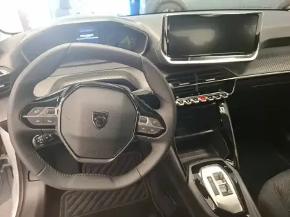 Photo 8 Peugeot 208  Hybrid 110 ch e-DCS6