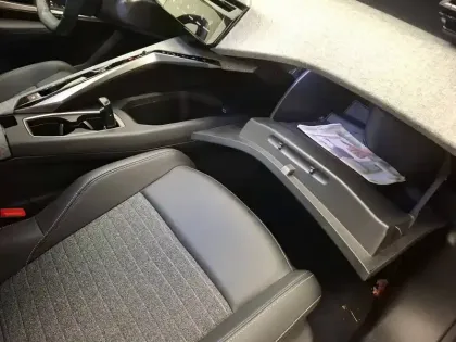 Photo 30 Peugeot 3008  Hybrid 145 e-DCS6