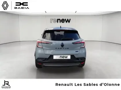Photo 17 Renault Captur  1.8 E-Tech full hybrid 160ch esprit Alpine - 26