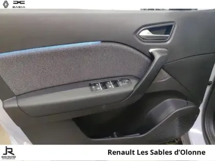 Photo 13 Renault Captur  1.8 E-Tech full hybrid 160ch Techno - 26