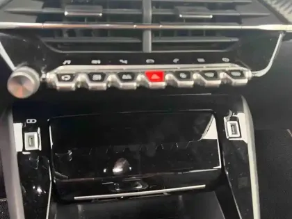 Photo 14 Peugeot 2008  1.2 PureTech 130ch S&S GT EAT8